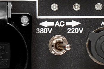 Уникальная система Dual Power позволяет использовать генератор в двух режимах – для питания однофазных и трехфазных потребителей, обеспечивая при этом одинаково высокую отдачу мощности. Селектор на панели управления позволяет простым движением менять режим работы генератора.