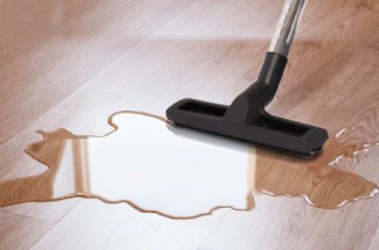Функция всасывания и откачки воды позволяет эффективно собирать жидкость с любого покрытия в объеме до 40 - 43 литров. Автоматическая остановка всасывания для предотвращения попадания жидкости в двигатель.